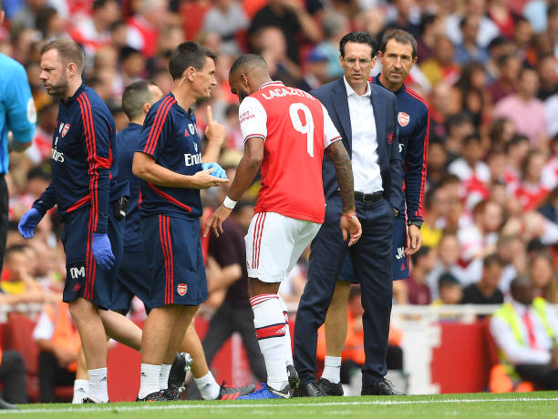 LONDON, ENGLAND - JULY 28: Unai Emery manager of Arsenal looks on as Alexandre Lacazette goes off injured during the Emirates Cup match between Arsenal and Olympique Lyonnais at the Emirates Stadium on July 28, 2019 in London, England. (Photo by Michael Regan/Getty Images)