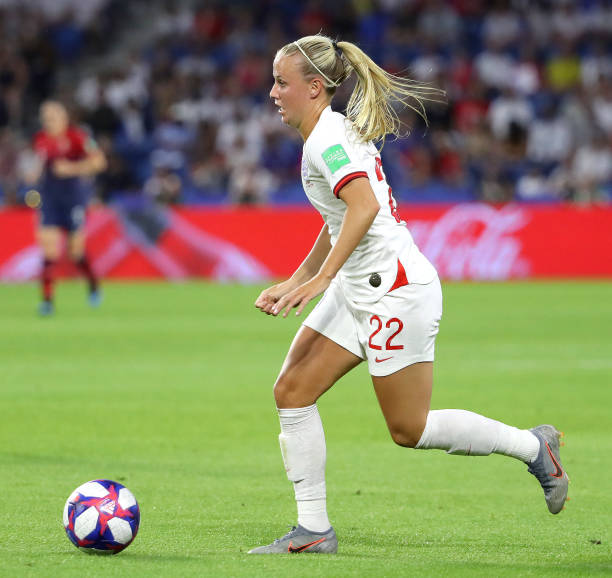 LE HAVRE, FRANCE - JUNE 27: Beth Mead of England runs with the ball during the 2019 FIFA Women's World Cup France Quarter Final match between Norway and England at Stade Oceane on June 27, 2019 in Le Havre, France. (Photo by Robert Cianflone/Getty Images)