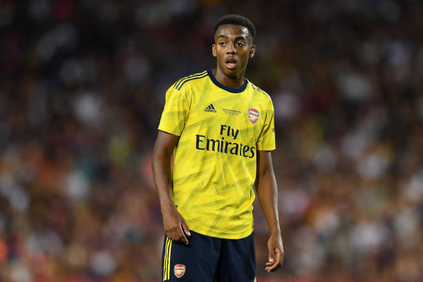 BARCELONA, SPAIN - AUGUST 04: Joe Willock of Arsenal looks on during the Joan Gamper trophy friendly match between FC Barcelona and Arsenal at Nou Camp on August 04, 2019 in Barcelona, Spain. (Photo by David Ramos/Getty Images)