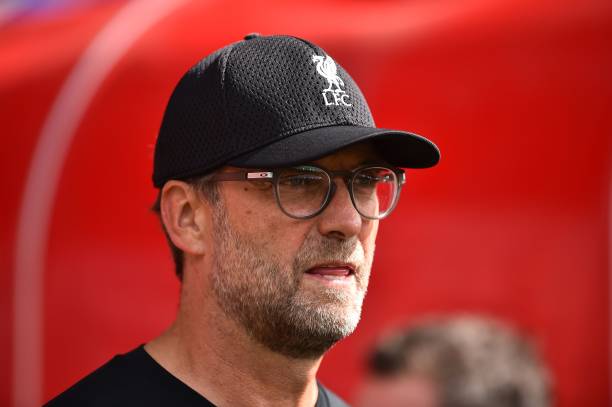 Liverpool's German manager Jurgen Klopp awaits kick off in the English Premier League football match between Southampton and Liverpool at St Mary's Stadium in Southampton, southern England on August 17, 2019. (Photo by Glyn KIRK / AFP) 