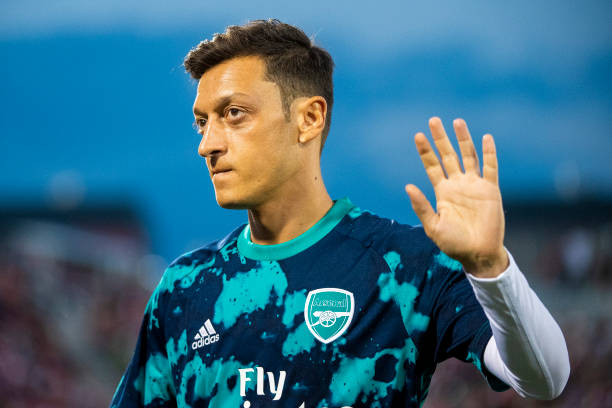 COMMERCE CITY, CO - JULY 15: Mesut Oezil #10 of Arsenal waves to fans during the second half against the Colorado Rapids at Dick's Sporting Goods Park on July 15, 2019 in Commerce City, Colorado. (Photo by Timothy Nwachukwu/Getty Images)