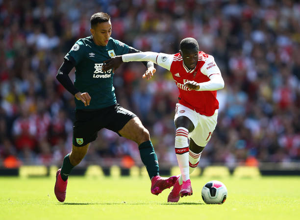 LONDON, ENGLAND - AUGUST 17:  Nicolas Pepe of Arsenal is closed down by Dwight McNeil of Burnley during the Premier League match between Arsenal FC and Burnley FC at Emirates Stadium on August 17, 2019 in London, United Kingdom. (Photo by Julian Finney/Getty Images)