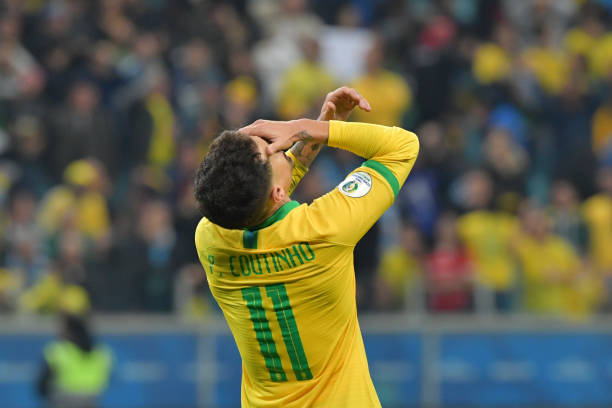 Brazil's Philippe Coutinho gestures after tying with Paraguay 0-0 and going the the penalty shoot-out during their Copa America football tournament quarter-final match at the Gremio Arena in Porto Alegre, Brazil, on June 27, 2019. (Photo by Luis ACOSTA / AFP)