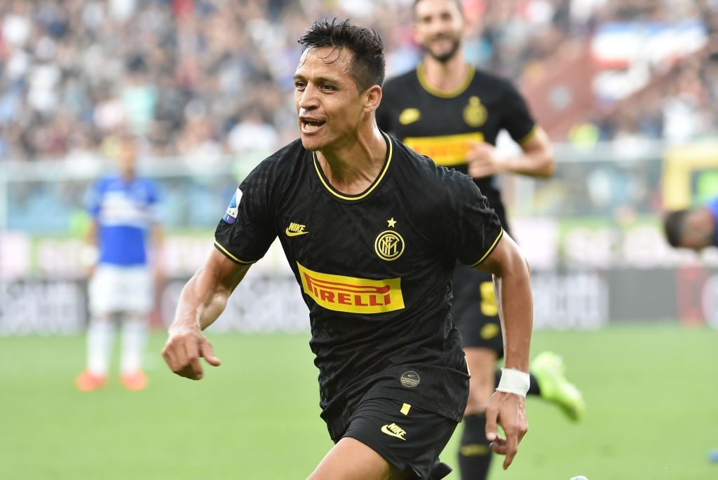 GENOA, ITALY - SEPTEMBER 28: Alexis Sanchez of FC Internazionale celebrates after scoring the first goal of his team during the Serie A match between UC Sampdoria and FC Internazionale at Stadio Luigi Ferraris on September 28, 2019, in Genoa, Italy. (Photo by Paolo Rattini/Getty Images)