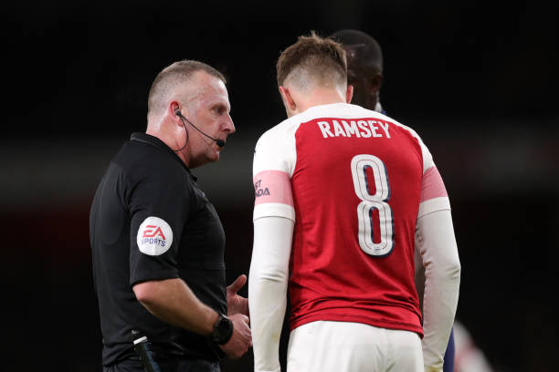 LONDON, ENGLAND - DECEMBER 19: Match Referee Jonathan Moss speaks with Aaron Ramsey of Arsenal during the Carabao Cup Quarter Final match between Arsenal and Tottenham Hotspur at Emirates Stadium on December 19, 2018 in London, United Kingdom. (Photo by Alex Morton/Getty Images)