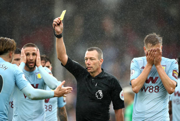 LONDON, ENGLAND - AUGUST 31: Match referee Kevin Friend gives a yellow card to Jack Grealish of Aston Villa (not pictured) during the Premier League match between Crystal Palace and Aston Villa at Selhurst Park on August 31, 2019 in London, United Kingdom. (Photo by Bryn Lennon/Getty Images)