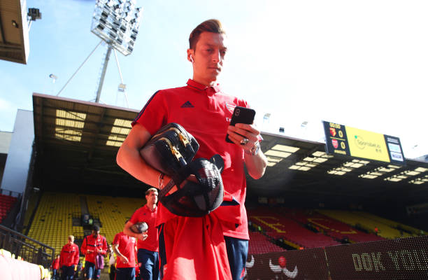 WATFORD, ENGLAND - SEPTEMBER 15:  Mesut Ozil of Arsenal arrives prior to the Premier League match between Watford FC and Arsenal FC at Vicarage Road on September 15, 2019 in Watford, United Kingdom. (Photo by Julian Finney/Getty Images)
