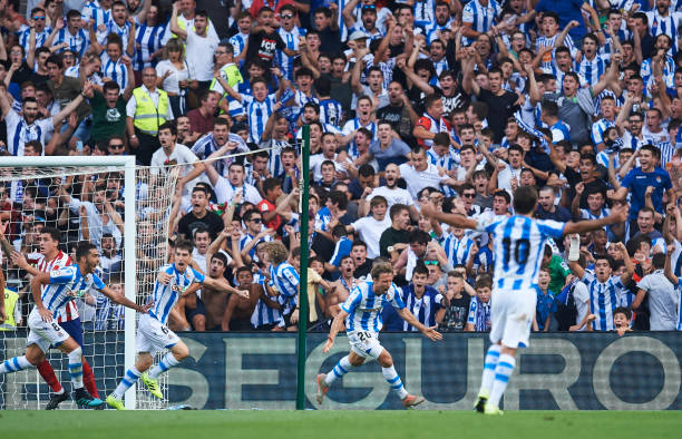 SAN SEBASTIAN, SPAIN - SEPTEMBER 14: Nacho Monreal of Real Sociedad  celebrates after scoring his team's second goal during the Liga match between Real Sociedad and Club Atletico de Madrid at Estadio Reale Arena on September 14, 2019 in San Sebastian, Spain. (Photo by Juan Manuel Serrano Arce/Getty Images)