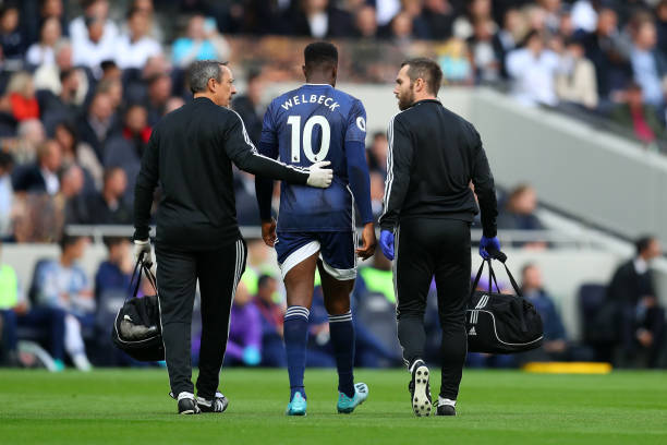 LONDON, ENGLAND - OCTOBER 19: Danny Welbeck of Watford leaves the field injured during the Premier League match between Tottenham Hotspur and Watford FC at Tottenham Hotspur Stadium on October 19, 2019 in London, United Kingdom. (Photo by Catherine Ivill/Getty Images)