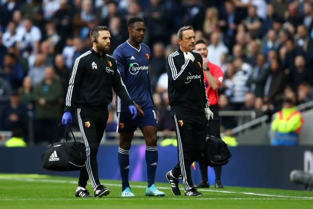 LONDON, ENGLAND - OCTOBER 19: Danny Welbeck of Watford leaves the field injured during the Premier League match between Tottenham Hotspur and Watford FC at Tottenham Hotspur Stadium on October 19, 2019 in London, United Kingdom. (Photo by Julian Finney/Getty Images)