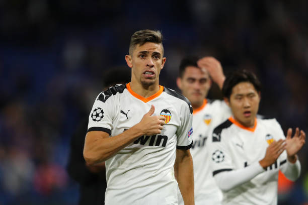 LONDON, ENGLAND - SEPTEMBER 17: Gabriel Paulista of Valencia acknowledges the fans after the UEFA Champions League group H match between Chelsea FC and Valencia CF at Stamford Bridge on September 17, 2019 in London, United Kingdom. (Photo by Richard Heathcote/Getty Images)