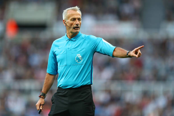 NEWCASTLE UPON TYNE, ENGLAND - SEPTEMBER 21: Referee Martin Atkinson signals during the Premier League match between Newcastle United and Brighton & Hove Albion at St. James Park on September 21, 2019 in Newcastle upon Tyne, United Kingdom. (Photo by Dan Istitene/Getty Images)