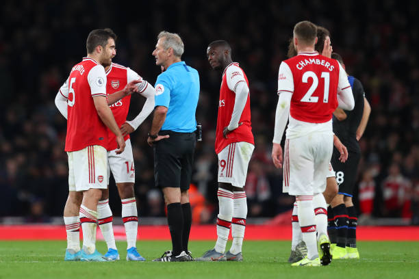 LONDON, ENGLAND - OCTOBER 27: Sokratis Papastathopoulos of Arsenal speaks to referee Martin Atkinson during the Premier League match between Arsenal FC and Crystal Palace at Emirates Stadium on October 27, 2019 in London, United Kingdom. (Photo by Catherine Ivill/Getty Images)