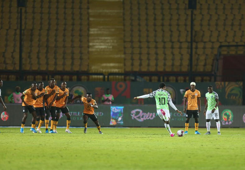 Kelechi Nwakali scoring a free-kick for the Nigeria u23s (Photo via CAF)