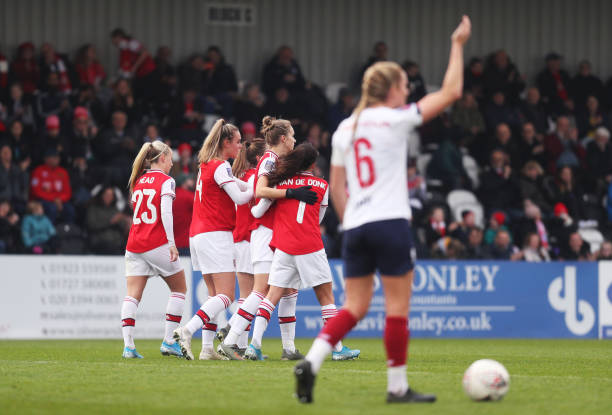 BOREHAMWOOD, ENGLAND - NOVEMBER 24: Vivianne Miedema of Arsenal celebrates scoring her side's first goal with team mates during the Barclays FA Women's Super League match between Arsenal and Liverpool at Meadow Park on November 24, 2019 in Borehamwood, United Kingdom. (Photo by Kate McShane/Getty Images)