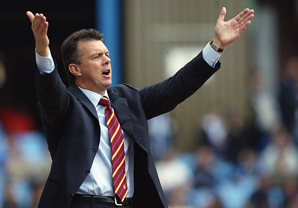 BIRMINGHAM - APRIL 12: Aston Villa manager David O'Leary appealsduring the Barclaycard Premiership match between Aston Villa and Chelsea on April 12, 2004 at Villa Park in Birmingham, England. Aston Villa won the match 3-2. (Photo by Shaun Botterill/Getty Images)