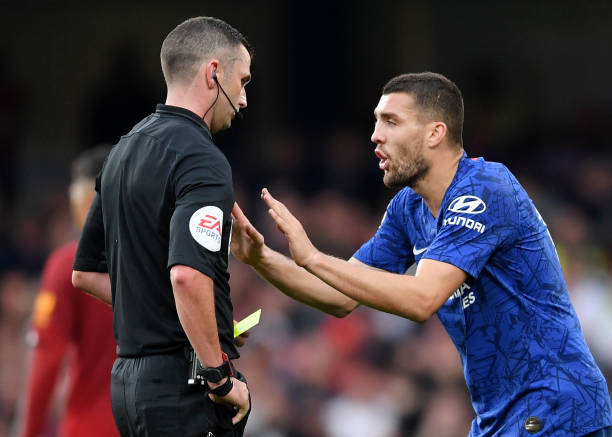 LONDON, ENGLAND - SEPTEMBER 22: Mateo Kovacic of Chelsea argues with referee Michael Oliver during the Premier League match between Chelsea FC and Liverpool FC at Stamford Bridge on September 22, 2019 in London, United Kingdom. (Photo by Laurence Griffiths/Getty Images)