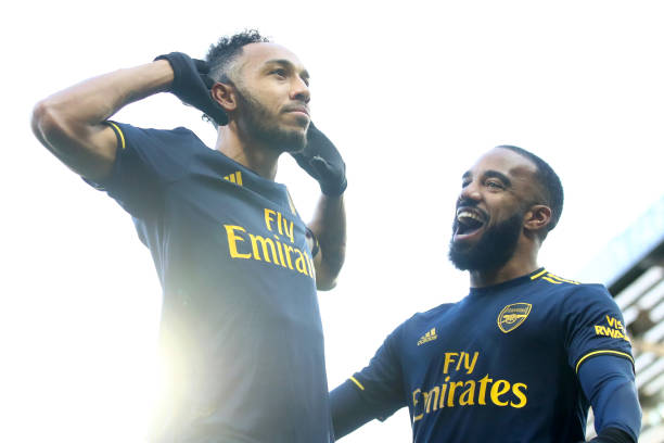 NORWICH, ENGLAND - DECEMBER 01: Pierre-Emerick Aubameyang of Arsenal celebrates scoring his sides first goal in front of Alexandre Lacazette during the Premier League match between Norwich City and Arsenal FC at Carrow Road on December 01, 2019 in Norwich, United Kingdom. (Photo by Julian Finney/Getty Images)