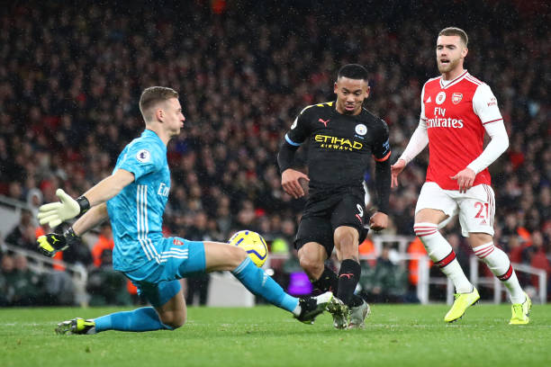 LONDON, ENGLAND - DECEMBER 15: Bernd Leno of Arsenal makes a save from Gabriel Jesus of Manchester City during the Premier League match between Arsenal FC and Manchester City at Emirates Stadium on December 15, 2019 in London, United Kingdom. (Photo by Julian Finney/Getty Images)