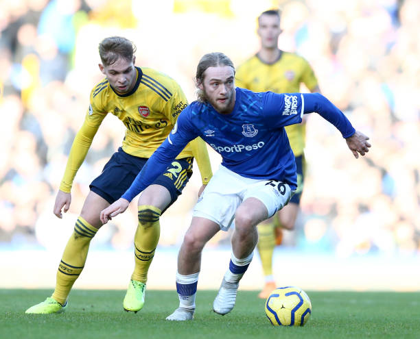 LIVERPOOL, ENGLAND - DECEMBER 21: Tom Davies of Everton battles for possession with Emile Smith Rowe of Arsenal during the Premier League match between Everton FC and Arsenal FC at Goodison Park on December 21, 2019 in Liverpool, United Kingdom. (Photo by Jan Kruger/Getty Images)
