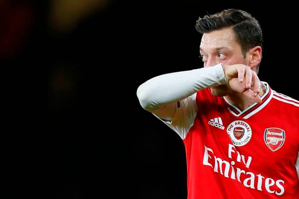 Arsenal's German midfielder Mesut Ozil prepares to take a freekick during the English Premier League football match between Arsenal and Manchester City at the Emirates Stadium in London on December 15, 2019. (Photo by Ian KINGTON / IKIMAGES / AFP)