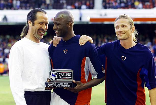 LONDON, UNITED KINGDOM: Arsenal's French midfielder Patrick Vieira (C) receives his Carling 'Player of the Year Award' from David Seaman (L) and Barcelona's French midfielder Emmanuel Petit 22 May 2001, during the testimonial for David Seaman, a friendly match Barcelona vs Arsenal at Highbury stadium in London. AFP PHOTO GERRY PENNY/GP