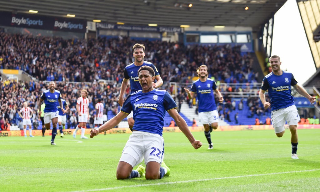 BIRMINGHAM, ENGLAND - AUGUST 31: Jude Bellingham of Birmingham City celebrates after he scores their second goal during the Sky Bet Championship match between Birmingham City and Stoke City at St Andrew's Trillion Trophy Stadium on August 31, 2019, in Birmingham, England. (Photo by Nathan Stirk/Getty Images)