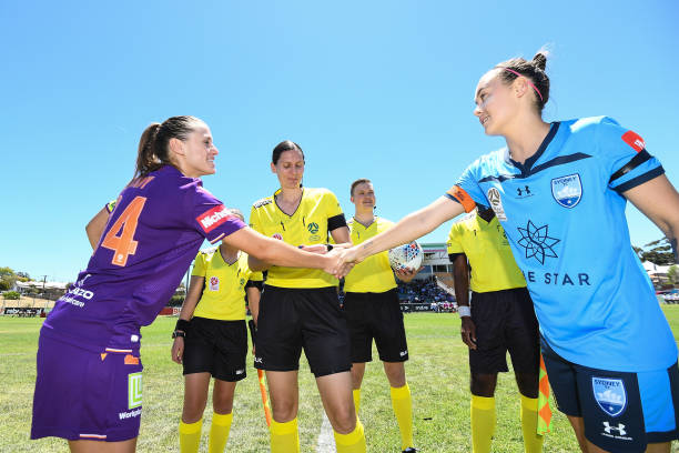 PERTH, AUSTRALIA - DECEMBER 01: Natasha Rigby of the Perth Glory shakes hands with Caitlin Foord of Sydney FC at the coin toss during the round three A-League match between the Perth Glory and Sydney FC at Dorrien Gardens on December 01, 2019 in Perth, Australia. (Photo by Daniel Carson/Getty Images)