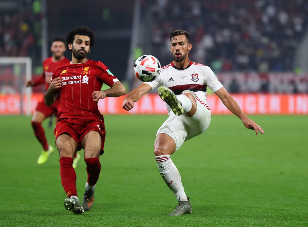 DOHA, QATAR - DECEMBER 21: Pablo Mari of CR Flamengo controls the ball ahead of Mohamed Salah of Liverpool during the FIFA Club World Cup Qatar 2019 Final between Liverpool FC and CR Flamengo at Education City Stadium on December 21, 2019, in Doha, Qatar. (Photo by Francois Nel/Getty Images)