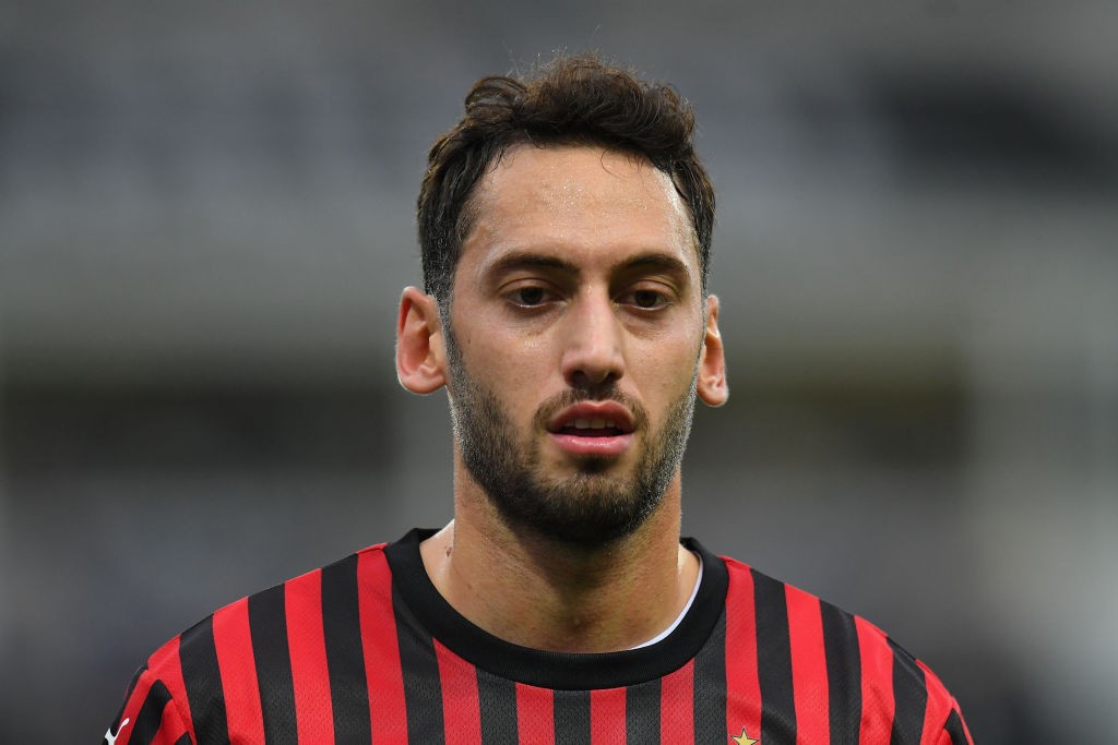 PARMA, ITALY - DECEMBER 01: Hakan Calhanoglu of AC Milan looks on during the Serie A match between Parma Calcio and AC Milan at Stadio Ennio Tardini on December 1, 2019, in Parma, Italy. (Photo by Alessandro Sabattini/Getty Images)
