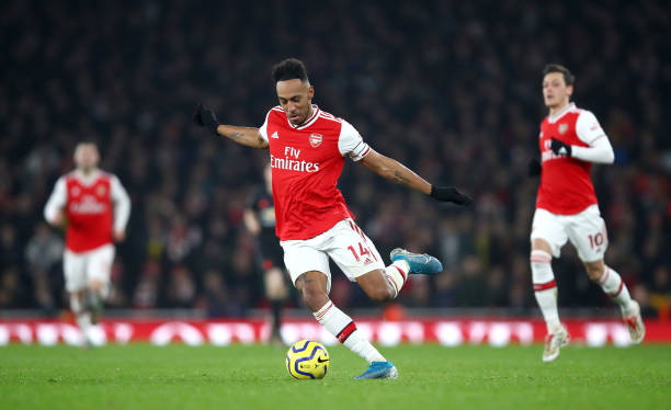 LONDON, ENGLAND - JANUARY 01: Pierre-Emerick Aubameyang of Arsenal in action during the Premier League match between Arsenal FC and Manchester United at Emirates Stadium on January 01, 2020 in London, United Kingdom. (Photo by Julian Finney/Getty Images)