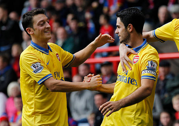 Arsenal's Spanish midfielder Mikel Arteta (R) celebrates scoring a penalty with Arsenal's German midfielder Mesut Ozil (L) for his team's first goal during the English Premier League football match between Crystal Palace and Arsenal at Selhurst Park in south London on October 26, 2013. AFP PHOTO/IAN KINGTON