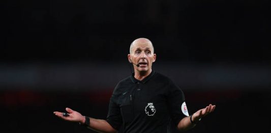 LONDON, ENGLAND - JANUARY 18: Referee Mike Dean gestures as he referees his 500th Premier League match during the Premier League match between Arsenal FC and Sheffield United at Emirates Stadium on January 18, 2020 in London, United Kingdom. (Photo by Clive Mason/Getty Images)
