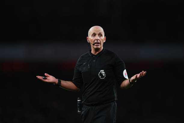 LONDON, ENGLAND - JANUARY 18: Referee Mike Dean gestures as he referees his 500th Premier League match during the Premier League match between Arsenal FC and Sheffield United at Emirates Stadium on January 18, 2020 in London, United Kingdom. (Photo by Clive Mason/Getty Images)
