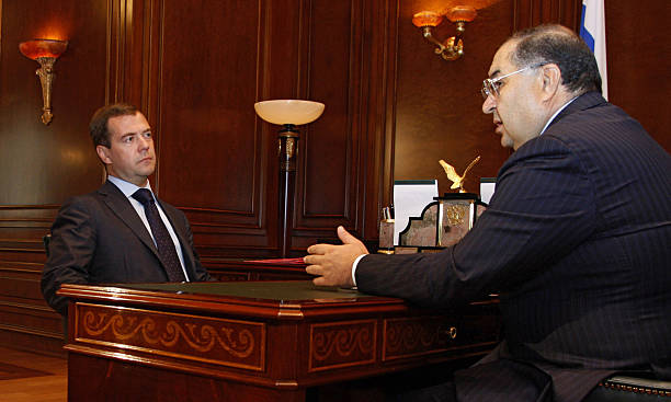 Russian President Dmitry Medvedev (L) speaks with Russian billionaire businessman Alisher Usmanov during their meeting in the residence of Gorki outside Moscow on September 9, 2008. Russian troops will stay in the rebel regions of Abkhazia and South Ossetia for a "long time" despite a vow to pull back from the rest of Georgia, Russian Foreign Minister Sergei Lavrov said. Usmanov has risen to greater prominence in Russia and abroad in recent months, notably buying a stake in Britain's Arsenal football club. AFP PHOTO /RIA NOVOSTI / KREMLIN POOL / DMITRY ASTAKHOV