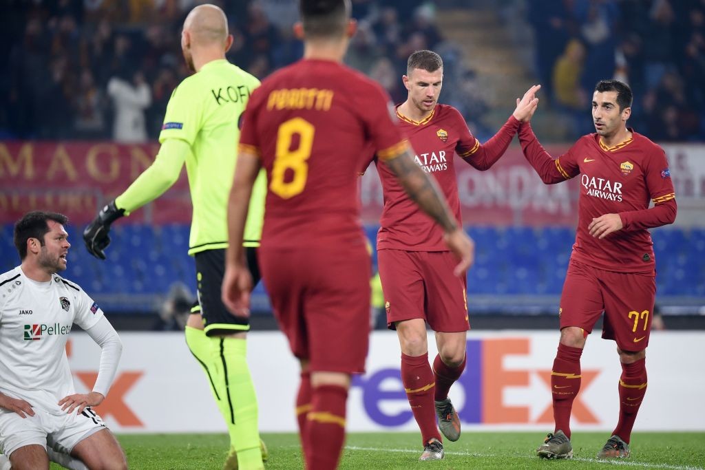 AS Roma's Bosnian forward Edin Dzeko (2ndR) celebrates with AS Roma's Armenian midfielder Henrikh Mkhitaryan (R) after scoring during the UEFA Europa League Group J football match AS Roma vs Wolfsberg on December 12, 2019, at the Olympic stadium in Rome. (Photo by Filippo MONTEFORTE / AFP via Getty Images)