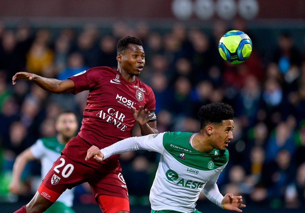 Metz' Senegalese forward Habib Diallo (L) vies with Saint-Etienne's French defender William Saliba during the French L1 football match between Metz (FCM) and Saint-Etienne (ASSE) at the Saint Symphorien Stadium in Longeville-les-Metz, eastern France, on February 2, 2020. (Photo by JEAN-CHRISTOPHE VERHAEGEN / AFP)