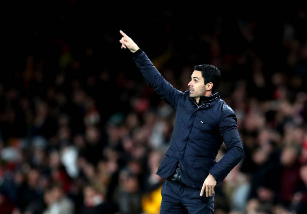 Mikel Arteta, Manager of Arsenal gives his team instructions during the Premier League match between Arsenal FC and Everton FC at Emirates Stadium on February 23, 2020 in London, United Kingdom.