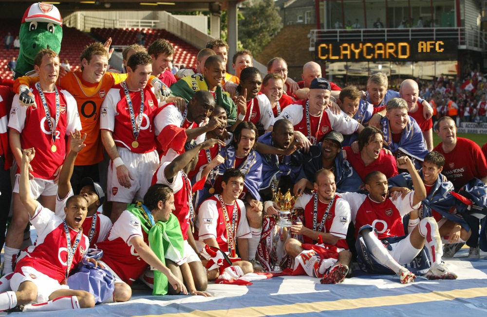 Arsenal's Invincibles LONDON, UNITED KINGDOM: Arsenal celebrates winning the Premiership title and defeating Leicsester City 15 May, 2004 at Highbury in London. Arsenal defeated Leicester City 2-1 and finish the season undefeated. AFP PHOTO/JIM WATSON