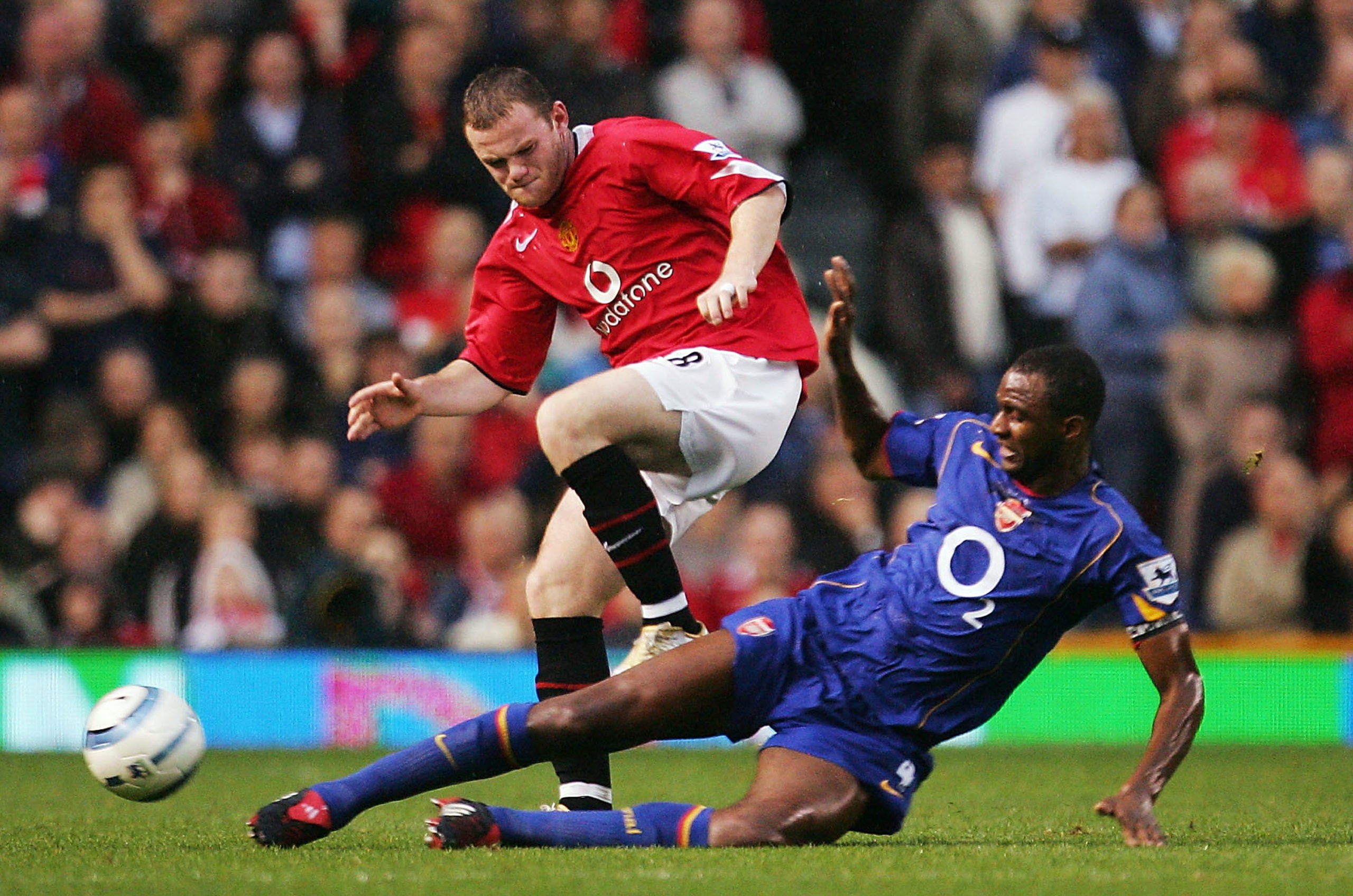 Arsenal's Invincibles 49 undefeated MANCHESTER, ENGLAND - OCTOBER 24: Wayne Rooney of Manchester United battles with Patrick Vieira of Arsenal during the FA Barclays Premiership match between Manchester United and Arsenal at Old Trafford on October 24, 2004 in Manchester, England. (Photo by Laurence Griffiths/Getty Images)