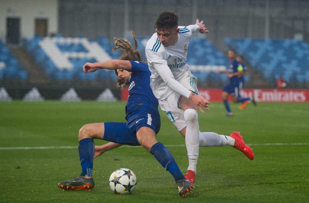 MADRID, SPAIN - MARCH 14: Cesar Gelabert Pina of Real Madrid is tackled by Ethan Ampadu of Chelsea during the UEFA Youth League Quarter-final between Real Madrid and Chelsea at estadio Alfredo Di Stefano on March 14, 2018 in Madrid, Spain. (Photo by Denis Doyle/Getty Images)