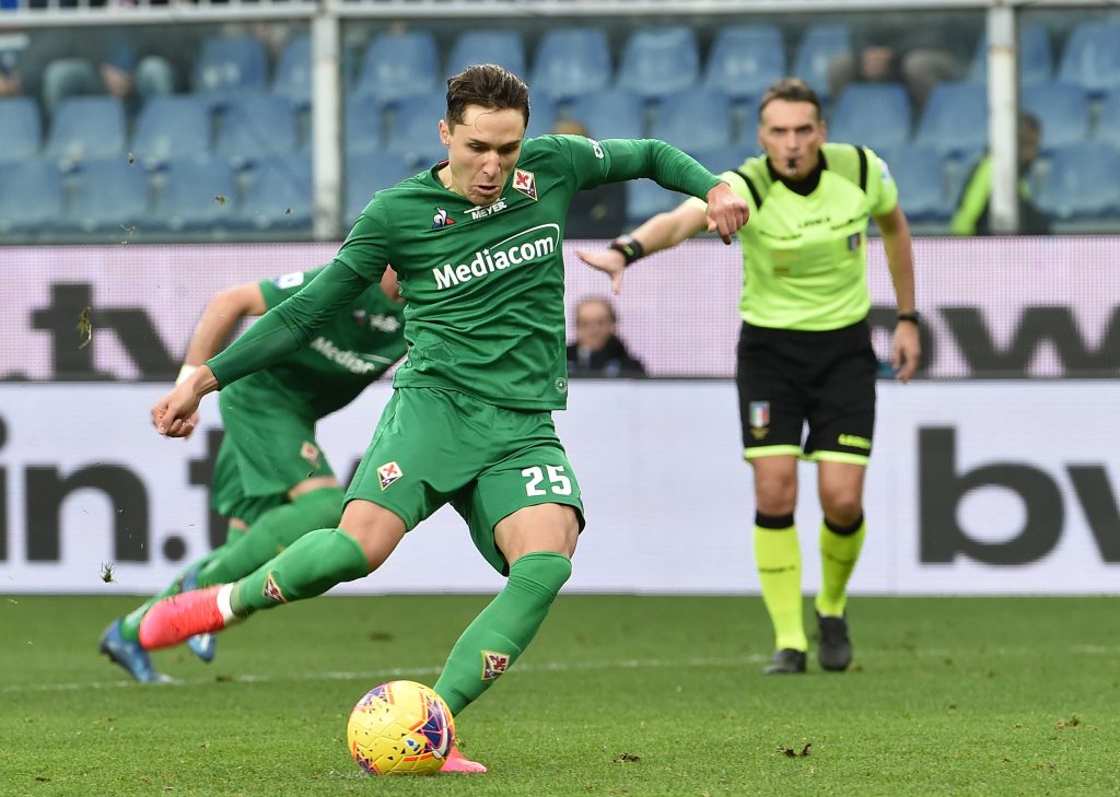 GENOA, ITALY - FEBRUARY 16: Federico Chiesa of ACF Fiorentina penalty for 0-3 during the Serie A match between UC Sampdoria and ACF Fiorentina at Stadio Luigi Ferraris on February 16, 2020 in Genoa, Italy. (Photo by Paolo Rattini/Getty Images)