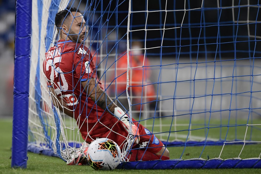 Napoli's Colombian goalkeeper David Ospina reacts after conceding a corner kick goal during the Italian Cup (Coppa Italia) semi-final second leg football match Napoli vs Inter Milan on June 13, 2020 at the San Paolo stadium in Naples, played behind closed doors as the country gradually eases its lockdown aimed at curbing the spread of the COVID-19 infection, caused by the novel coronavirus. (Photo by Filippo MONTEFORTE / AFP)