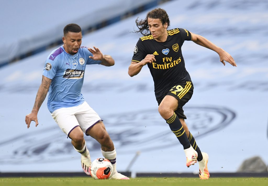 MANCHESTER, ENGLAND - JUNE 17: Matteo Guendouzi of Arsenal runs with the ball under pressure from Gabriel Jesus of Manchester City during the Premier League match between Manchester City and Arsenal FC at Etihad Stadium on June 17, 2020 in Manchester, United Kingdom. (Photo by Peter Powell/Pool via Getty Images)