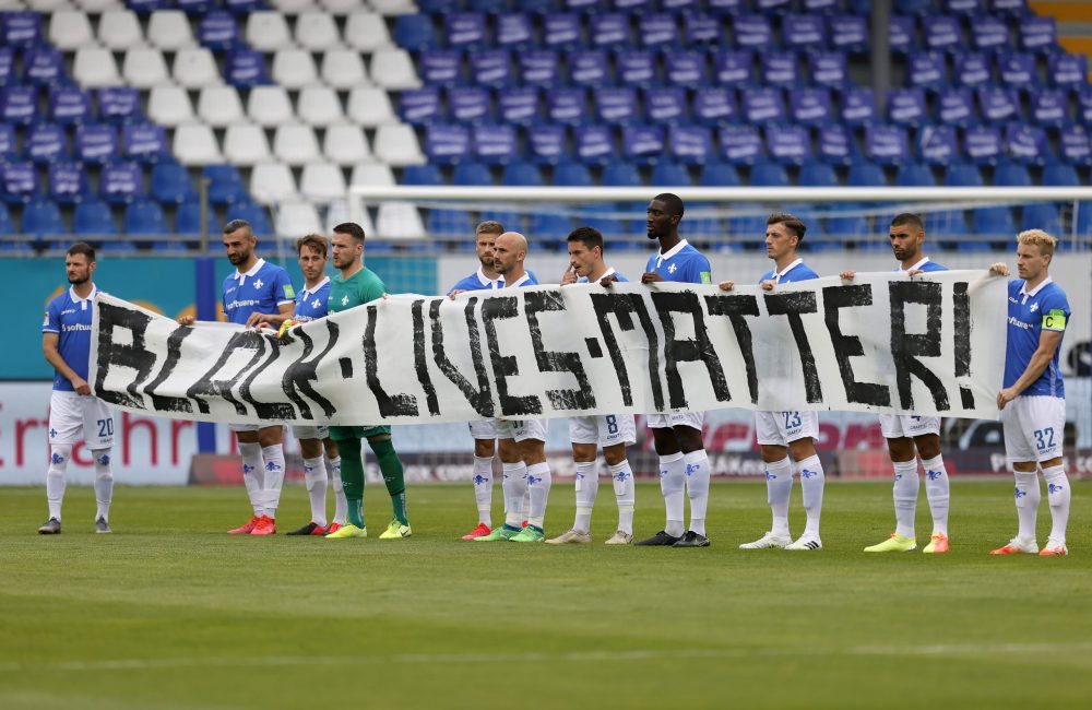 DARMSTADT, GERMANY - JUNE 14: Darmstadt players holds a 'Black Lives Matter' banner prior to the the Second Bundesliga match between SV Darmstadt 98 and Hannover 96 at Merck-Stadion am Boellenfalltor on June 14, 2020 in Darmstadt, Germany. (Photo by Pool/Ronald Wittek/Pool via Getty Images)
