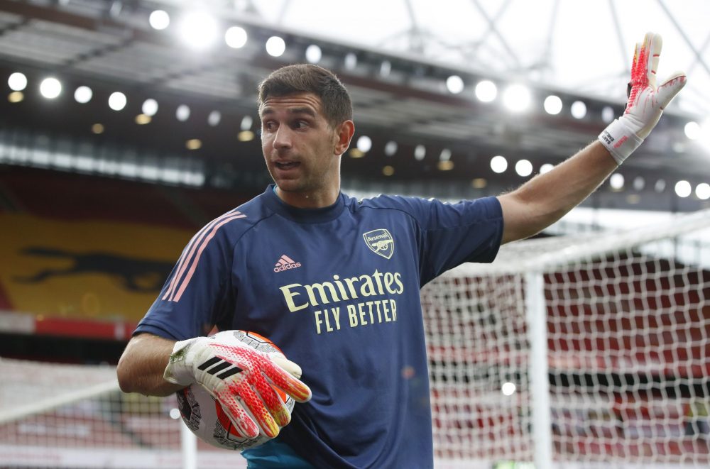 LONDON, ENGLAND - JULY 15: Emiliano Martinez of Arsenal warms up ahead of the Premier League match between Arsenal FC and Liverpool FC at Emirates Stadium on July 15, 2020 in London, England.(Photo by Paul Childs/Pool via Getty Images)