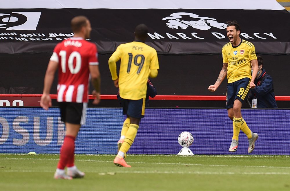 Arsenal's Spanish midfielder Dani Ceballos (R) celebrates scoring their second goal during the English FA Cup quarter-final football match between Sheffield United and Arsenal at Bramall Lane in Sheffield, northern England on June 28, 2020. (Photo by Oli SCARFF / POOL / AFP) 