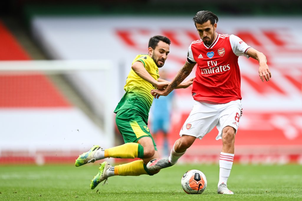 Norwich City's German midfielder Lukas Rupp (L) fights for the ball with Arsenal's Spanish midfielder Dani Ceballos during the English Premier League football match between Arsenal and Norwich City at the Emirates Stadium in London on July 1, 2020. (Photo by Shaun Botterill / POOL / AFP) / RESTRICTED TO EDITORIAL USE. No use with unauthorized audio, video, data, fixture lists, club/league logos or 'live' services. Online in-match use limited to 120 images. An additional 40 images may be used in extra time. No video emulation. Social media in-match use limited to 120 images. An additional 40 images may be used in extra time. No use in betting publications, games or single club/league/player publications. / (Photo by SHAUN BOTTERILL/POOL/AFP via Getty Images)