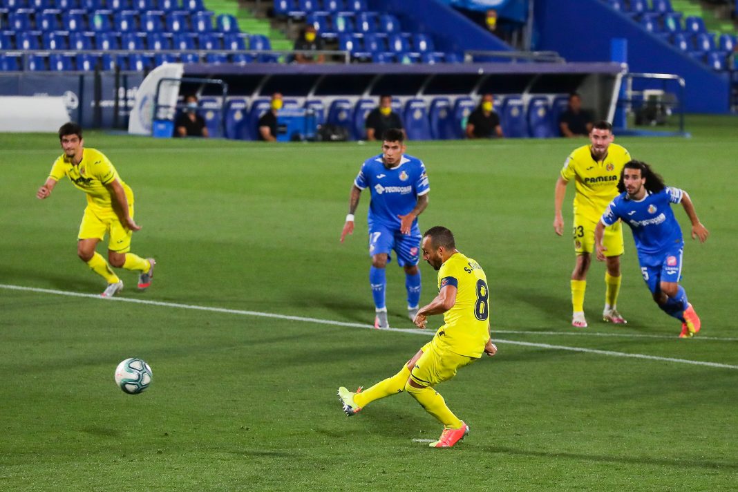 GETAFE, SPAIN - JULY 08: Santi Cazorla of Villarreal CF scores his team's second goal from the penalty spot during the Liga match between Getafe CF and Villarreal CF at Coliseum Alfonso Perez on July 08, 2020 in Getafe, Spain. Football Stadiums around Europe remain empty due to the Coronavirus Pandemic as Government social distancing laws prohibit fans inside venues resulting in all fixtures being played behind closed doors. (Photo by Gonzalo Arroyo Moreno/Getty Images)
