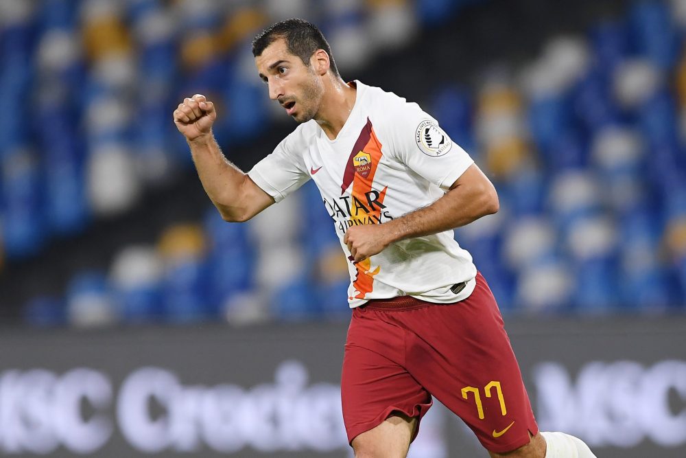 NAPLES, ITALY - JULY 05: Henrikh Mkhitaryan of AS Roma celebrates after scoring the 1-1 goal during the Serie A match between SSC Napoli and AS Roma at Stadio San Paolo on July 05, 2020 in Naples, Italy. (Photo by Francesco Pecoraro/Getty Images)